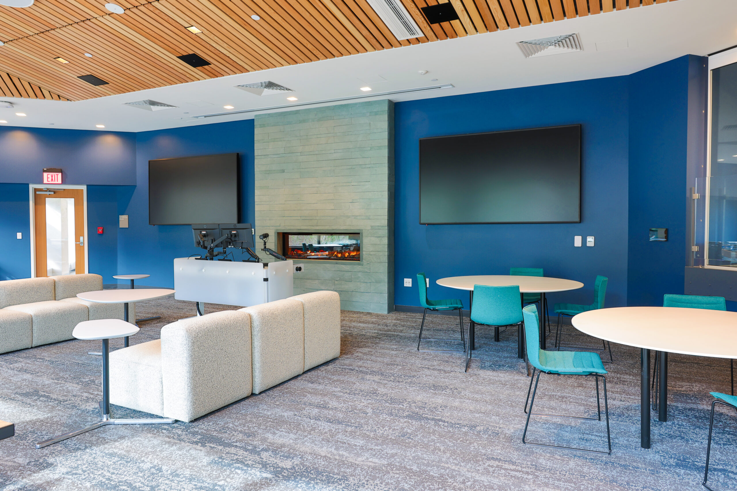 041024 HELV
Photo by Nic Czarnecki/Babson College