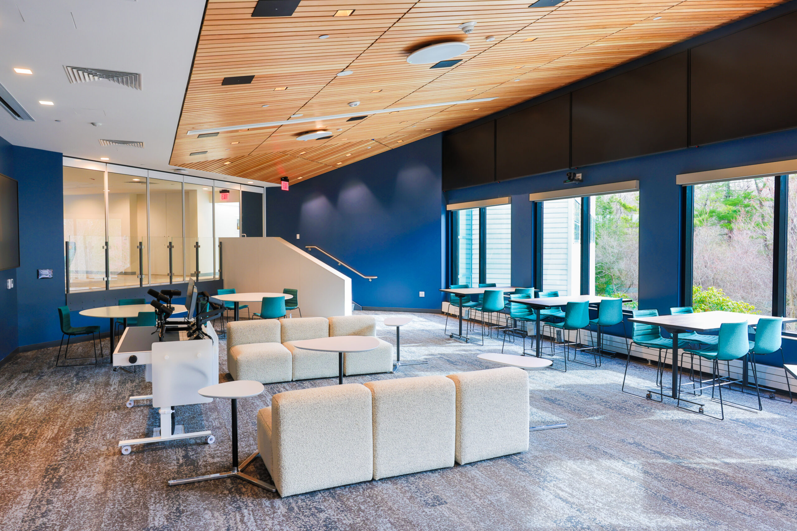 041024 HELV
Photo by Nic Czarnecki/Babson College